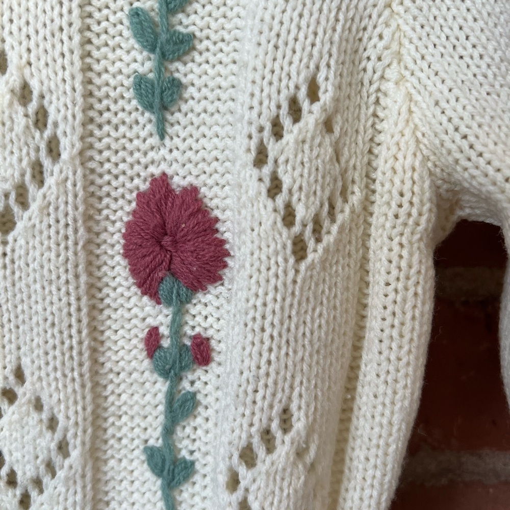 Floral Embroidered Cream Cardigan fit small - Picture 2 of 8